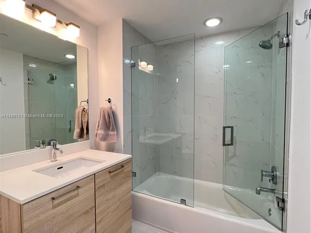 16385 Biscayne Blvd # 607, North Miami Beach FL 33160