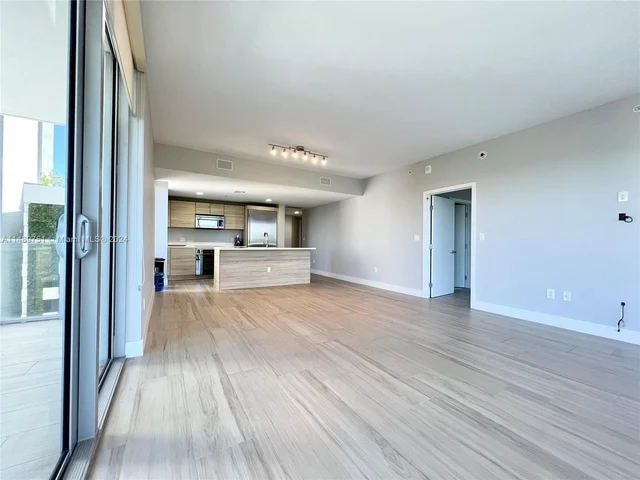 16385 Biscayne Blvd # 607, North Miami Beach FL 33160