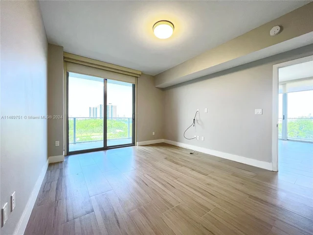 16385 Biscayne Blvd # 607, North Miami Beach FL 33160