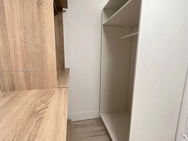 16385 Biscayne Blvd # 607, North Miami Beach FL 33160