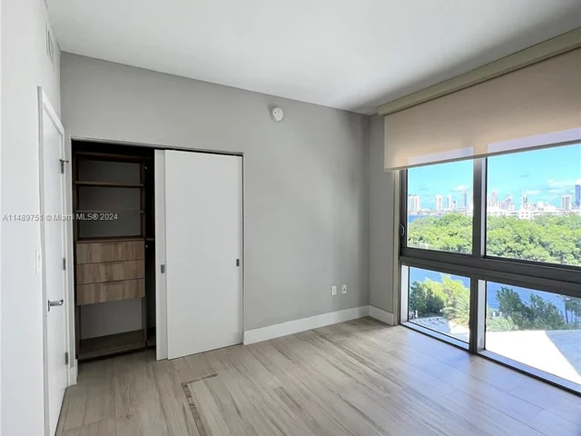 16385 Biscayne Blvd # 607, North Miami Beach FL 33160
