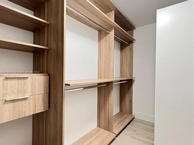 16385 Biscayne Blvd # 607, North Miami Beach FL 33160