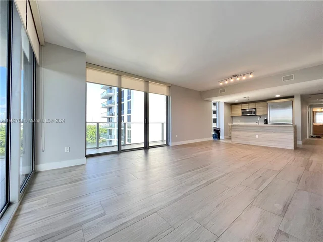 16385 Biscayne Blvd # 607, North Miami Beach FL 33160