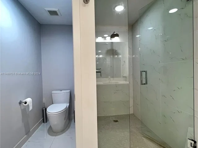 16385 Biscayne Blvd # 607, North Miami Beach FL 33160