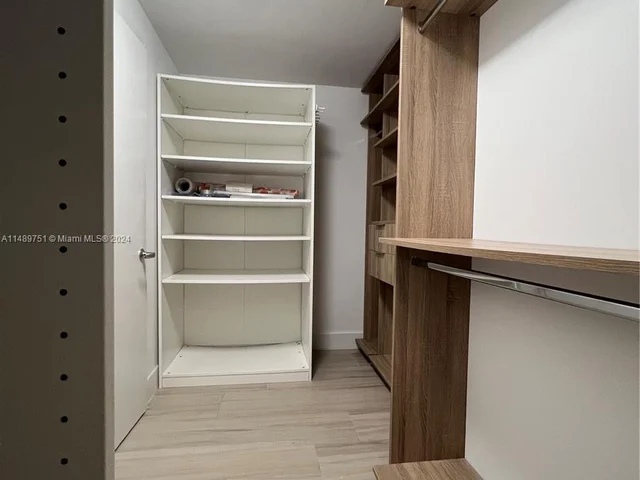 16385 Biscayne Blvd # 607, North Miami Beach FL 33160