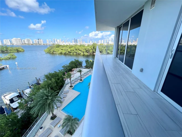 16385 Biscayne Blvd # 607, North Miami Beach FL 33160