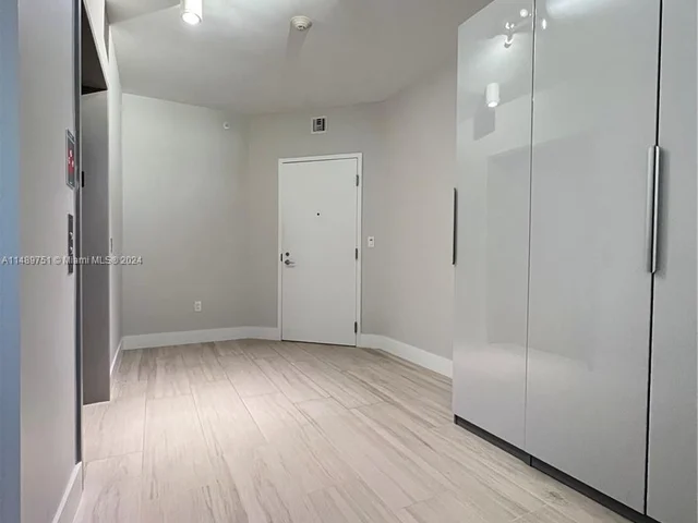 16385 Biscayne Blvd # 607, North Miami Beach FL 33160