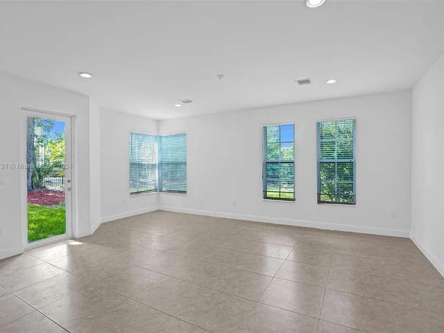 3547 Forest View Cir # 0, Dania Beach FL 33312