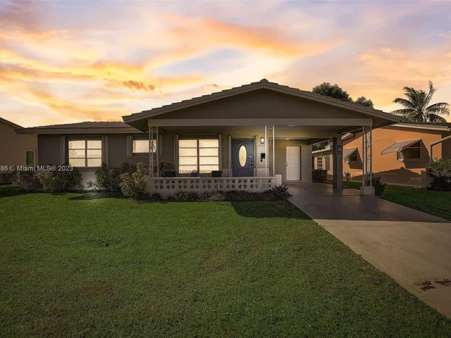 4912 NW 55th Ct, Tamarac FL 33319