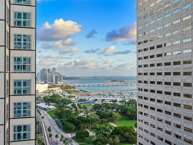 300 S Biscayne Blvd # 2616, Miami FL 33131