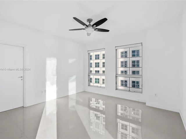 300 S Biscayne Blvd # 2616, Miami FL 33131