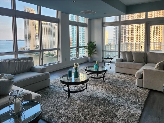 300 S Biscayne Blvd # 2616, Miami FL 33131