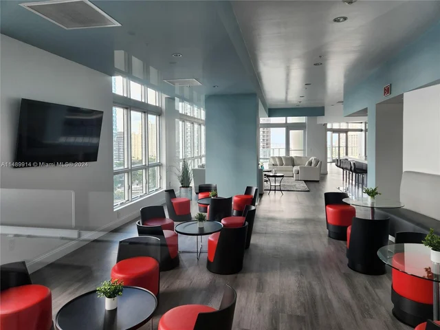 300 S Biscayne Blvd # 2616, Miami FL 33131