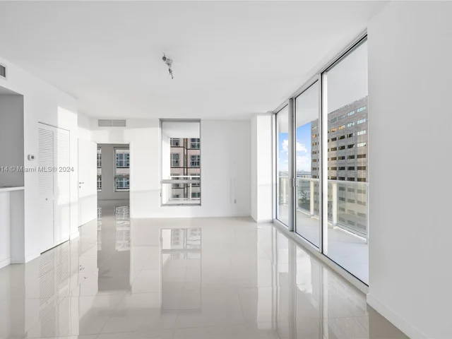 300 S Biscayne Blvd # 2616, Miami FL 33131