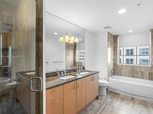 300 S Biscayne Blvd # 2616, Miami FL 33131