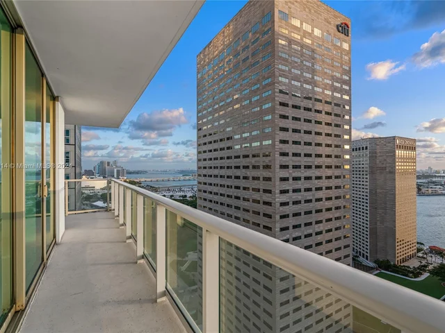 300 S Biscayne Blvd # 2616, Miami FL 33131