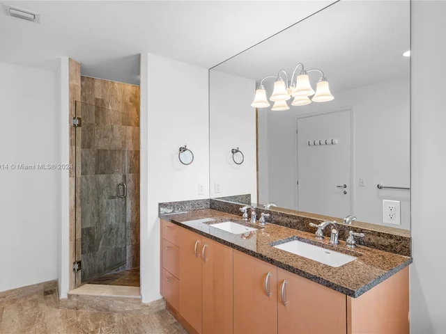 300 S Biscayne Blvd # 2616, Miami FL 33131