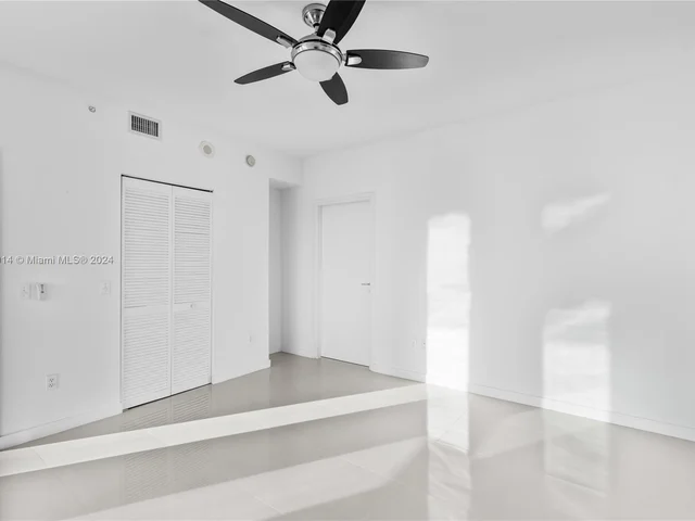 300 S Biscayne Blvd # 2616, Miami FL 33131