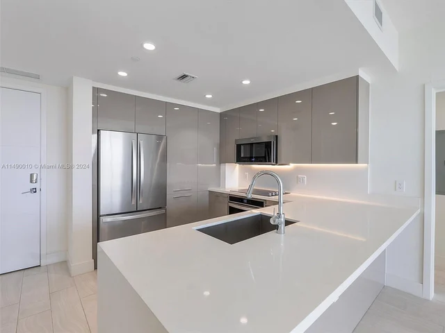 2000 METROPICA WAY # 506, Sunrise FL 33323