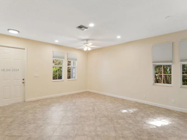 129 Evergrene Pkwy # 129, Palm Beach Gardens FL 33410