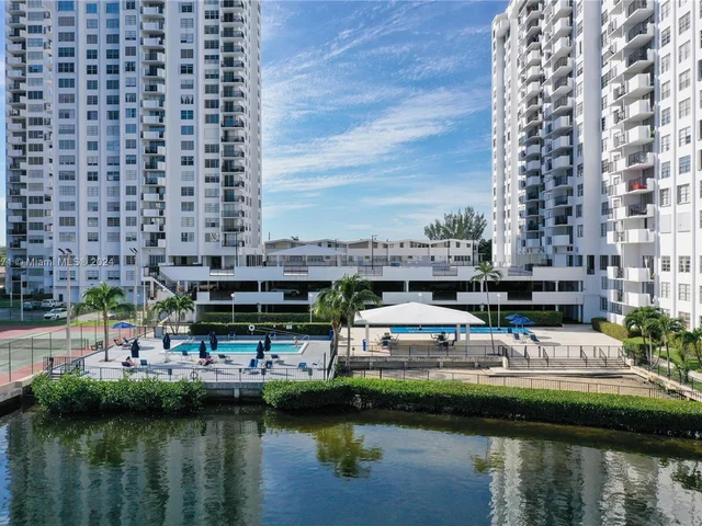 2780 NE 183rd St # 117, Aventura FL 33160