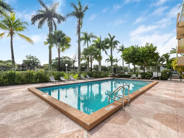 7900 Camino Cir # 310, Miami FL 33143