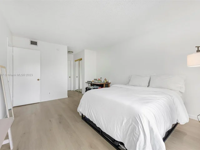 7900 Camino Cir # 310, Miami FL 33143