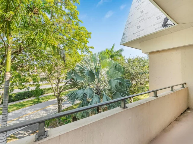 7900 Camino Cir # 310, Miami FL 33143