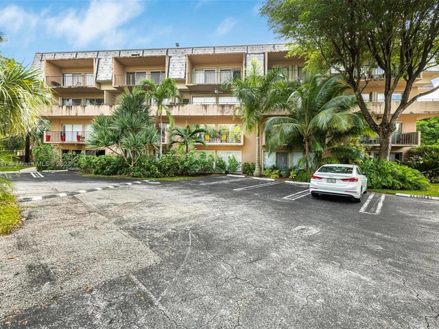 7900 Camino Cir # 310, Miami FL 33143