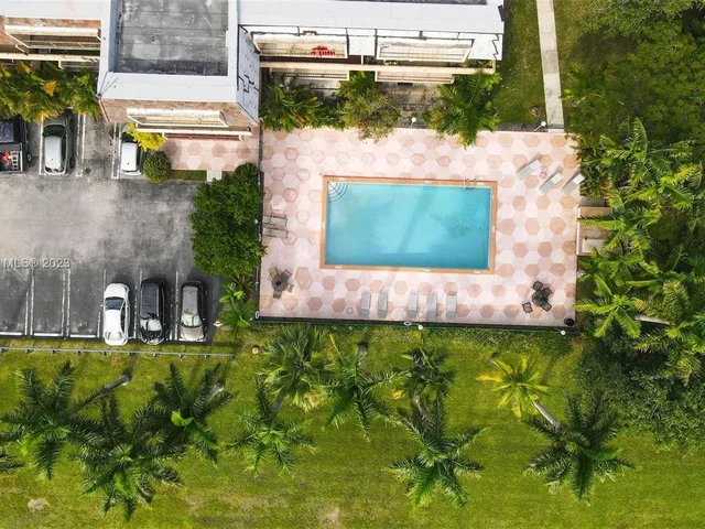 7900 Camino Cir # 310, Miami FL 33143