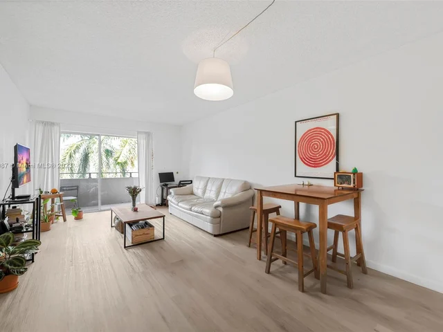 7900 Camino Cir # 310, Miami FL 33143