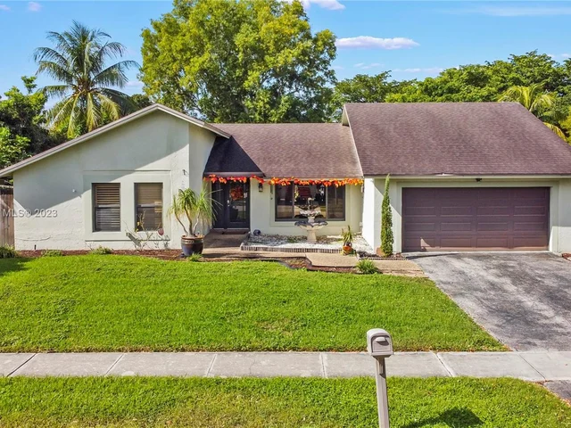 1211 NW 78th Ave, Plantation FL 33322