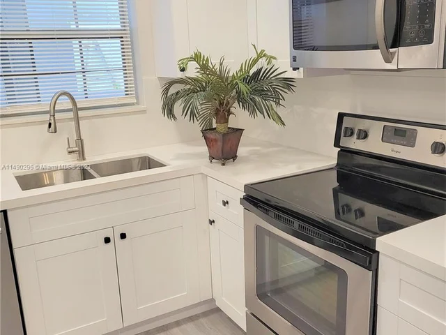 7070 Tyler St, Hollywood FL 33024