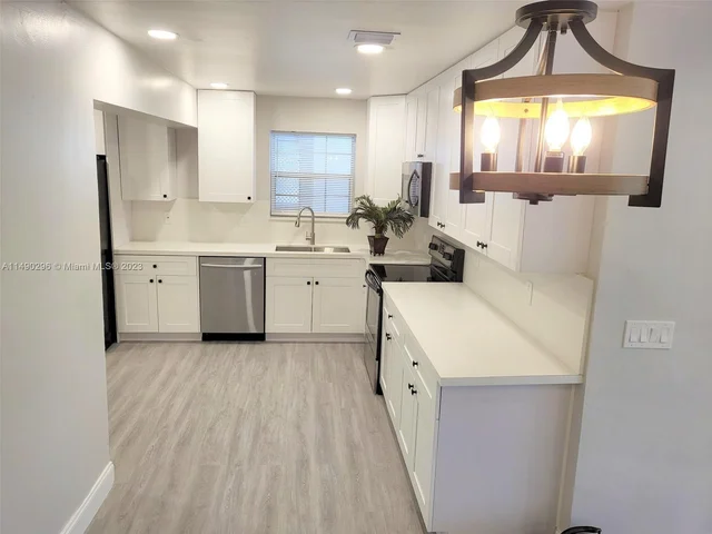 7070 Tyler St, Hollywood FL 33024