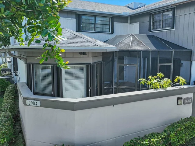 9902 NW 52nd Ter, Doral FL 33178