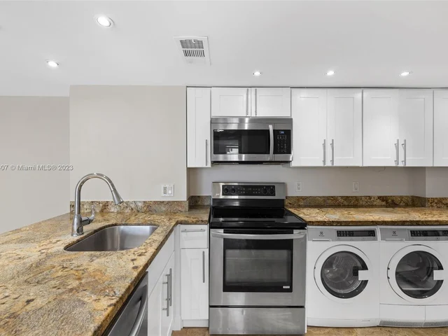 770 Claughton Island Dr # 1703, Miami FL 33131