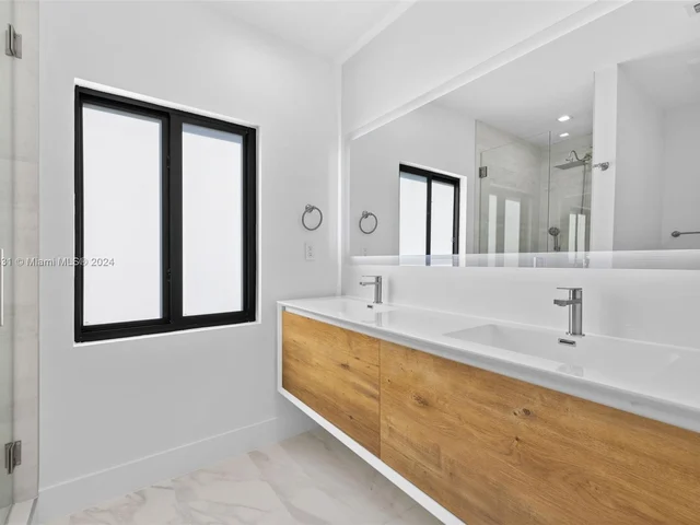 8914 SW 25th St, Miami FL 33165