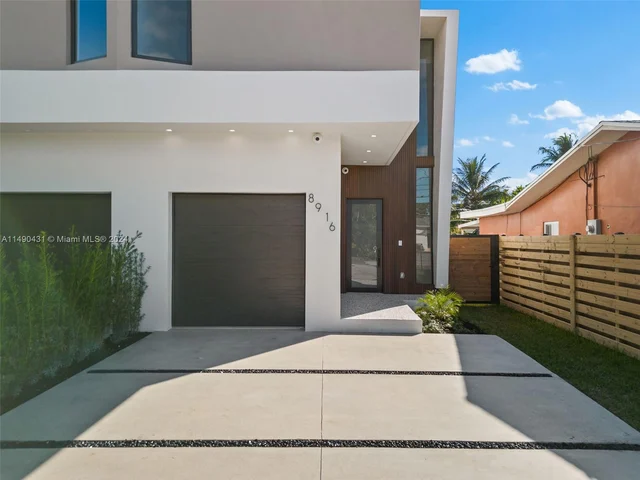 8914 SW 25th St, Miami FL 33165