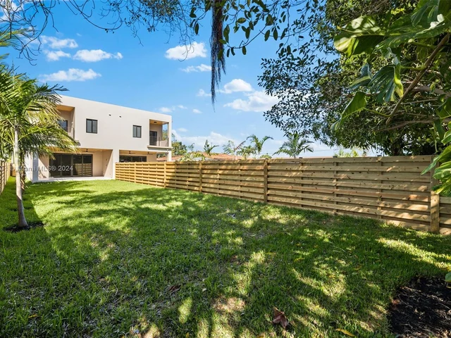 8914 SW 25th St, Miami FL 33165