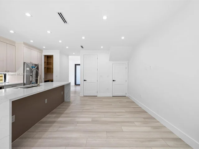 8914 SW 25th St, Miami FL 33165