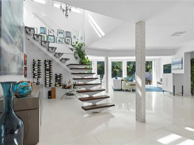 130 SW 24th Rd, Miami FL 33129