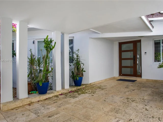 130 SW 24th Rd, Miami FL 33129