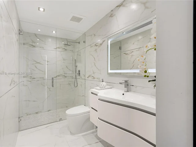 6763 SW 106 pl, Miami FL 33173