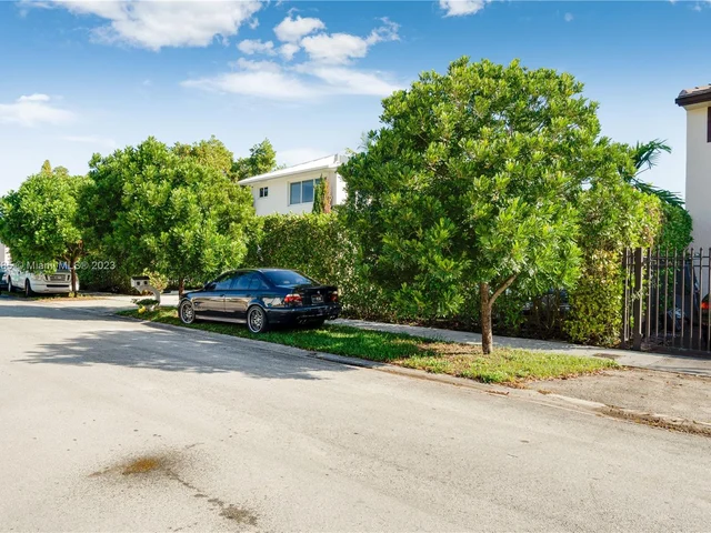 6763 SW 106 pl, Miami FL 33173