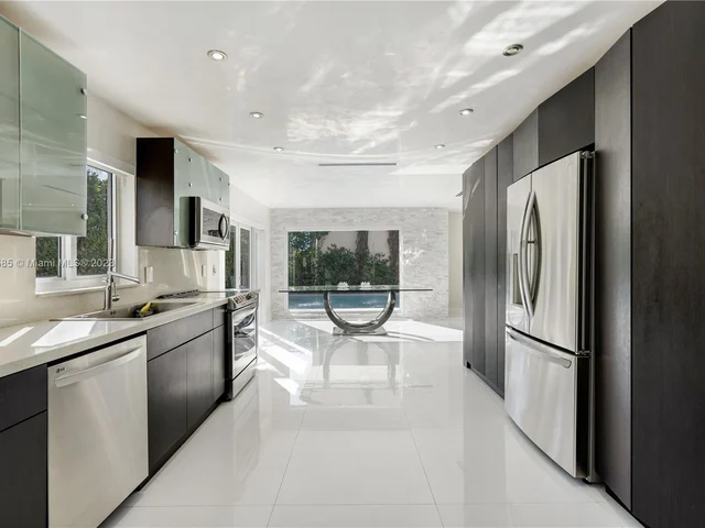 6763 SW 106 pl, Miami FL 33173