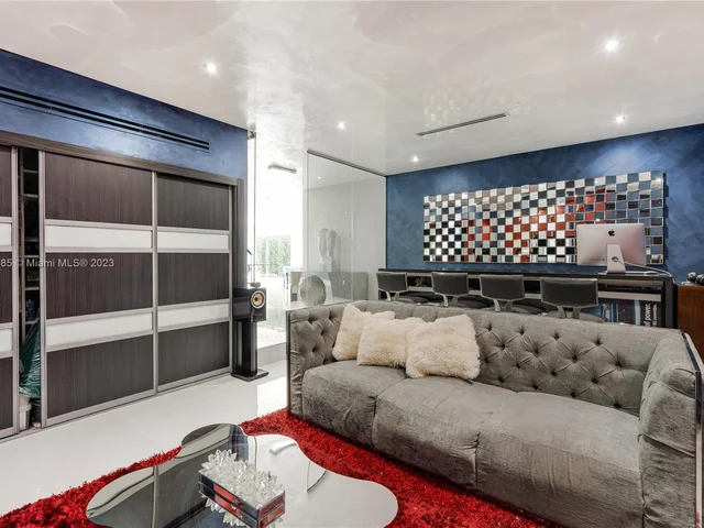 6763 SW 106 pl, Miami FL 33173