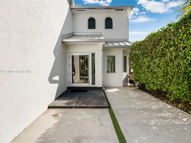 6763 SW 106 pl, Miami FL 33173