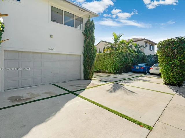 6763 SW 106 pl, Miami FL 33173