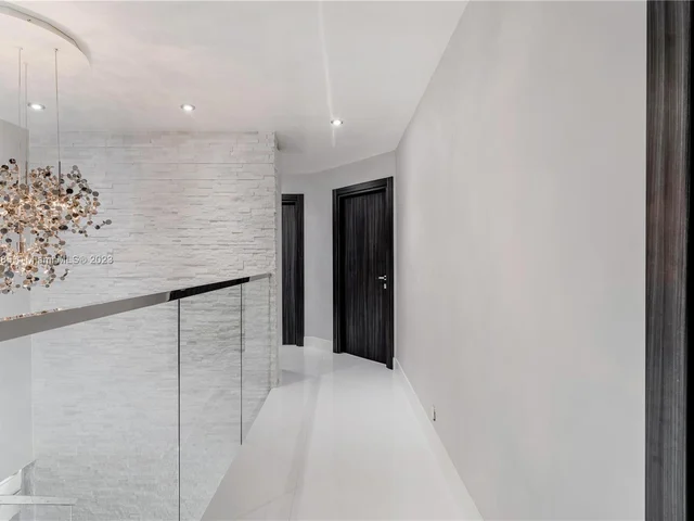 6763 SW 106 pl, Miami FL 33173