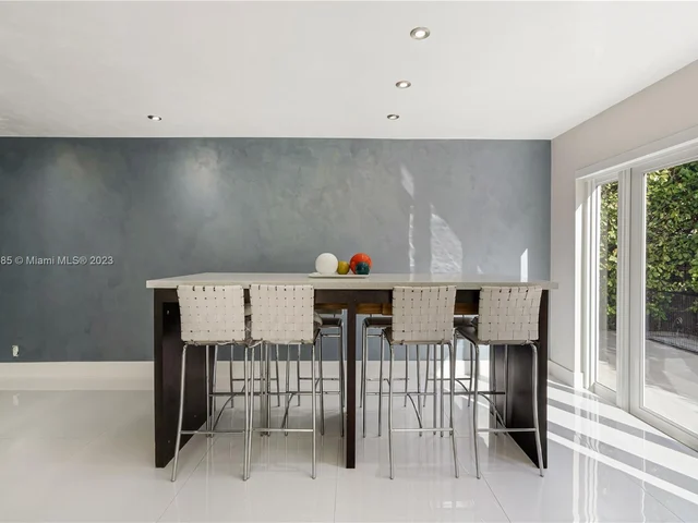 6763 SW 106 pl, Miami FL 33173